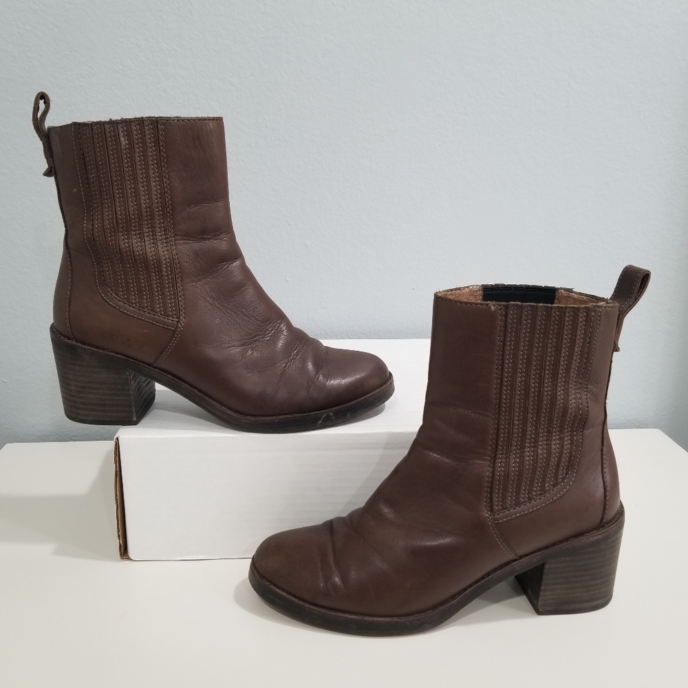 UGG Camden Leather Ankle Boots